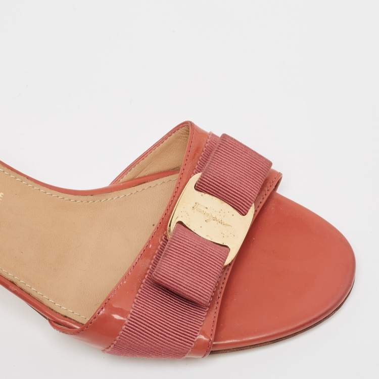 Pre Owned Salvatore Ferragamo Orange Patent Leather Bow Slide Sandals Size 37.5