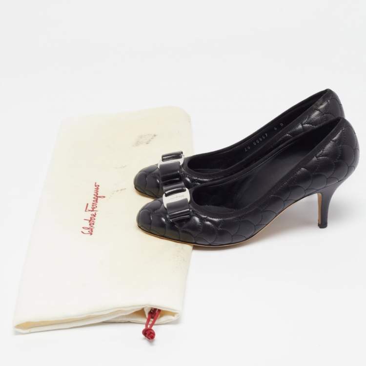 Pre Owned Salvatore Ferragamo Black Quilted Leather Bow Pumps Size 36.5
