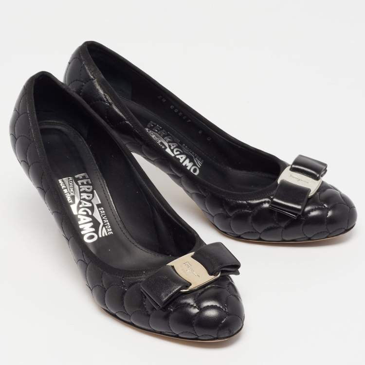 Pre Owned Salvatore Ferragamo Black Quilted Leather Bow Pumps Size 36.5