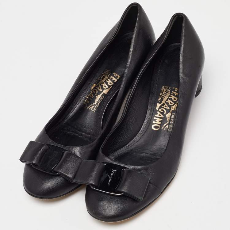 Pre Owned Salvatore Ferragamo Black Leather Vara Bow Block Heel Pumps Size 37