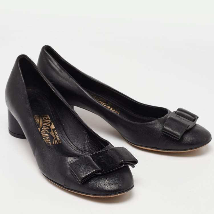 Pre Owned Salvatore Ferragamo Black Leather Vara Bow Block Heel Pumps Size 37