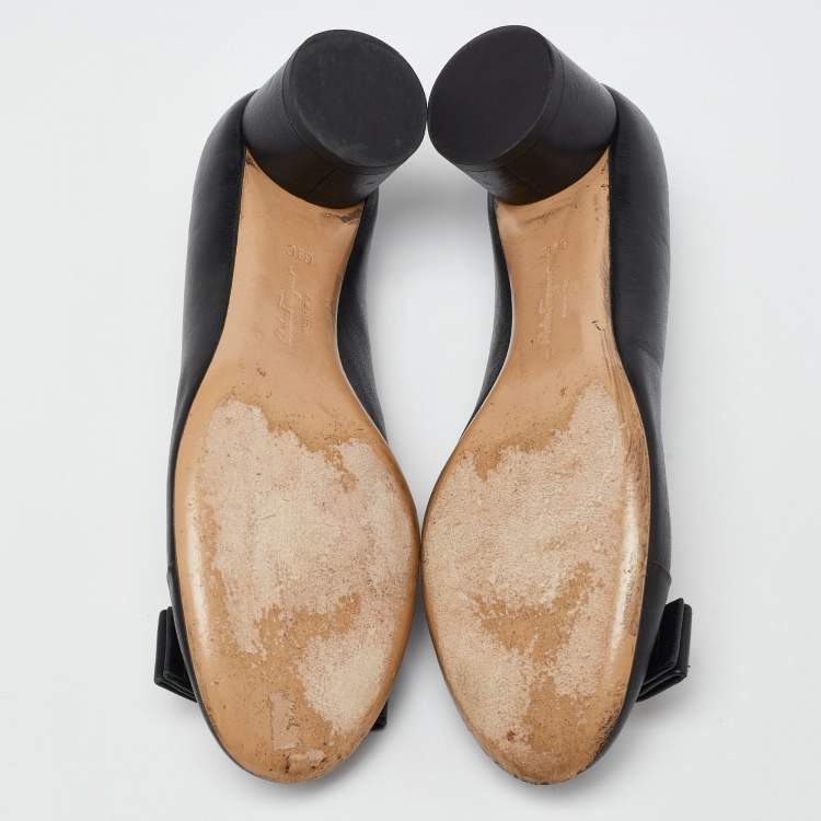 Pre Owned Salvatore Ferragamo Black Leather Vara Bow Block Heel Pumps Size 37