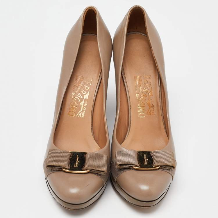 Pre Owned Salvatore Ferragamo Beige Leather Vara Bow Wedge Platform Pumps Size 38.5
