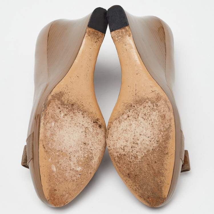 Pre Owned Salvatore Ferragamo Beige Leather Vara Bow Wedge Platform Pumps Size 38.5