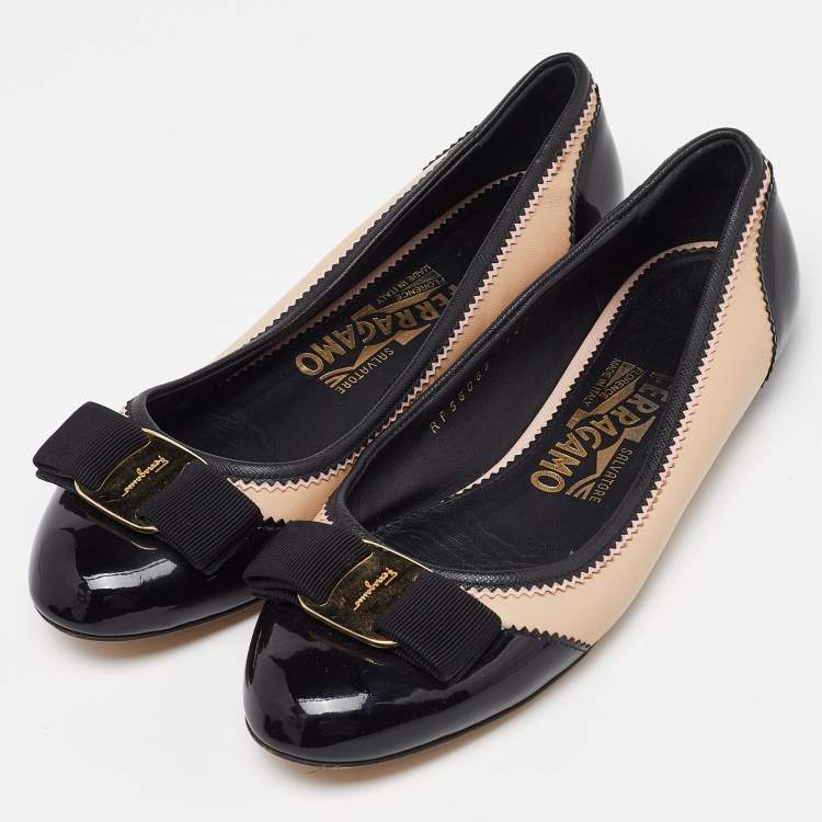 Pre Owned Salvatore Ferragamo Beige/Black Leather and Patent Leather Ballerina Flats Size 35.5