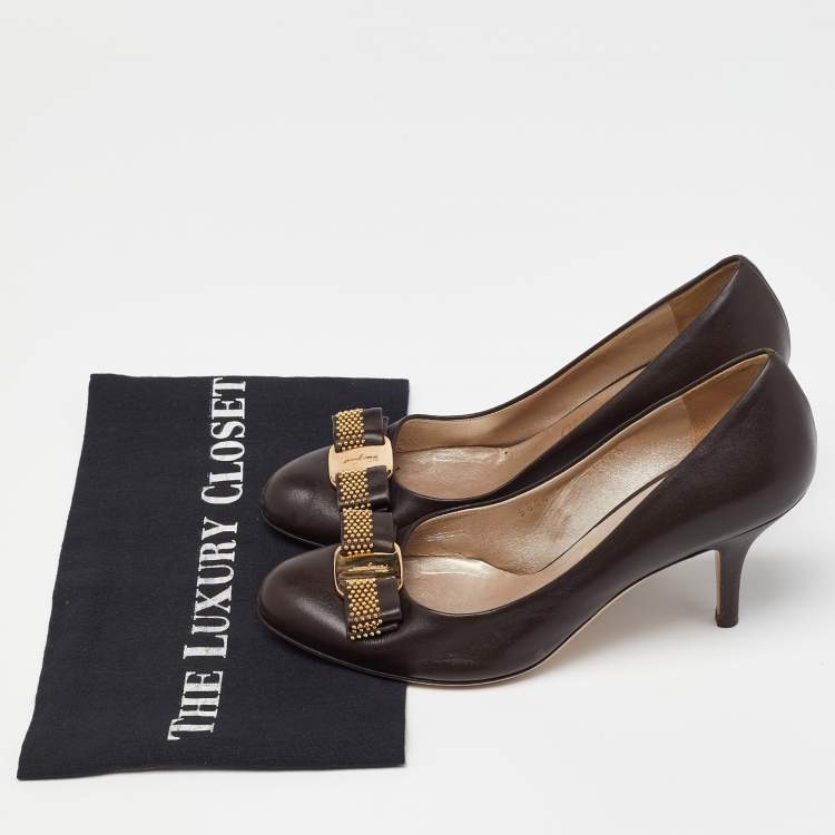 Pre Owned Salvatore Ferragamo Brown Leather Studded Vara Bow Pumps Size 37