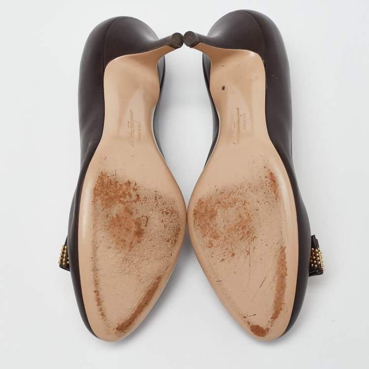 Pre Owned Salvatore Ferragamo Brown Leather Studded Vara Bow Pumps Size 37