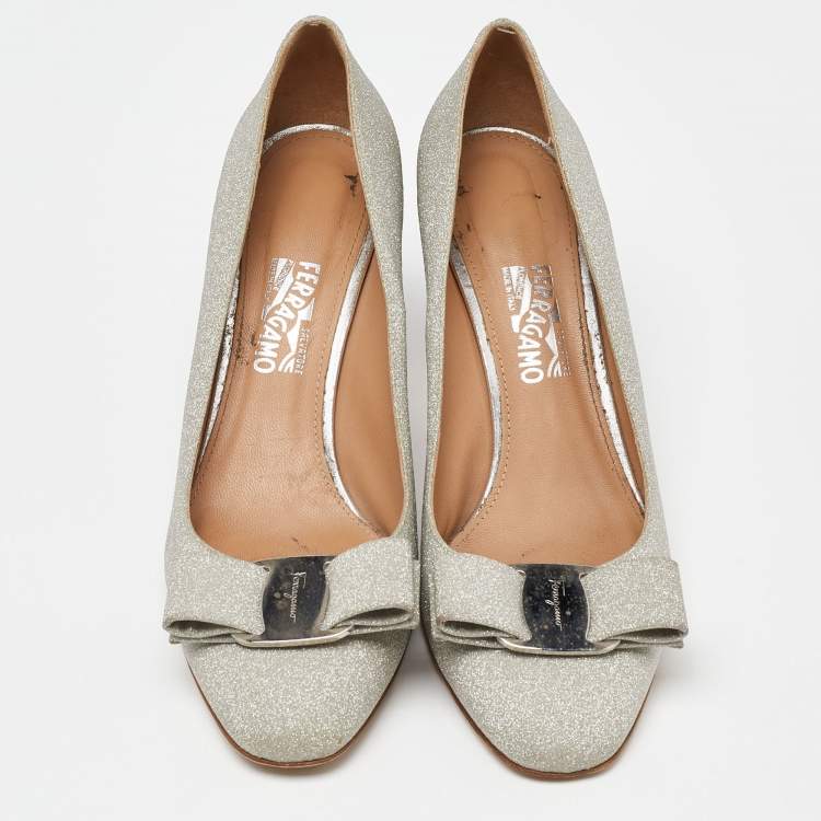 Pre Owned Salvatore Ferragamo Silver Glitter Vara Bow  Round Toe Pumps Size 40