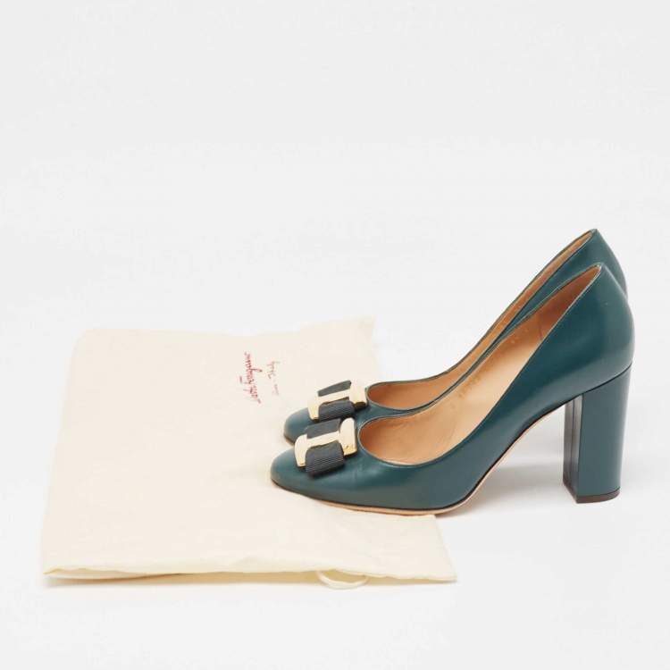 Pre Owned Salvatore Ferragamo Green Leather Vara Bow Pumps Size 39