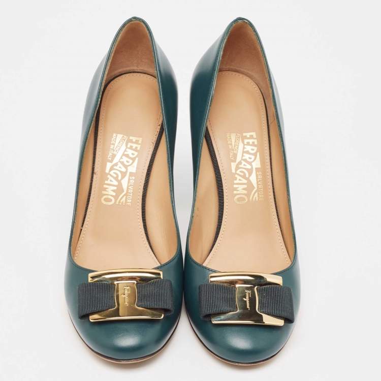 Pre Owned Salvatore Ferragamo Green Leather Vara Bow Pumps Size 39
