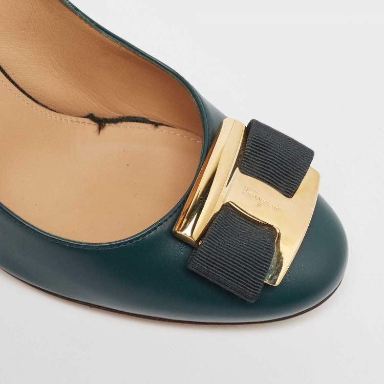 Pre Owned Salvatore Ferragamo Green Leather Vara Bow Pumps Size 39