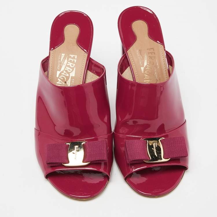 Pre Owned Salvatore Ferragamo Fuchsia Patent Leather Vara Bow Block Heel Mules Size 39