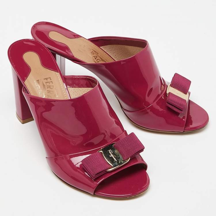 Pre Owned Salvatore Ferragamo Fuchsia Patent Leather Vara Bow Block Heel Mules Size 39