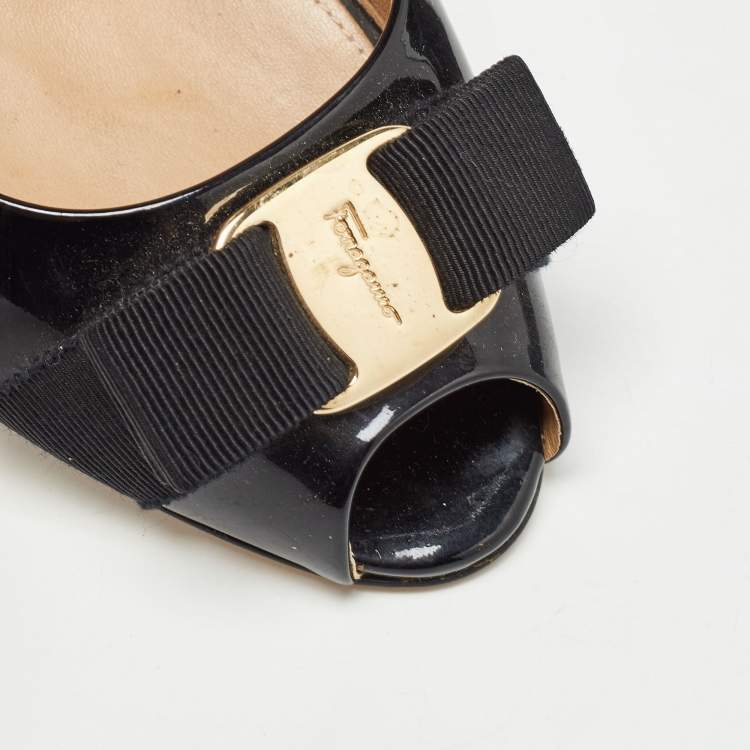 Pre Owned Salvatore Ferragamo Black Patent Leather Vara Bow Peep Toe Pumps Size 40.5