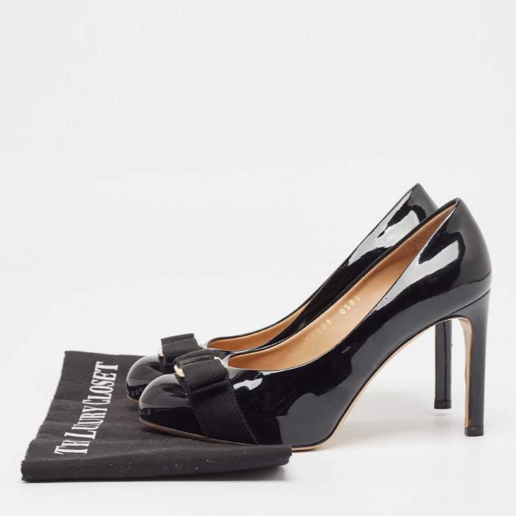 Pre Owned Salvatore Ferragamo Black Patent Leather Vara Bow Pumps Size 35