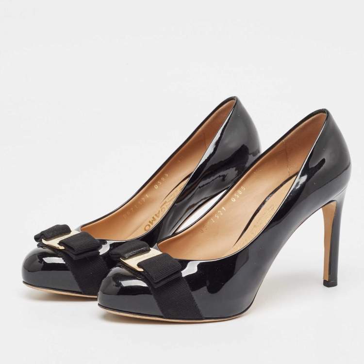 Pre Owned Salvatore Ferragamo Black Patent Leather Vara Bow Pumps Size 35