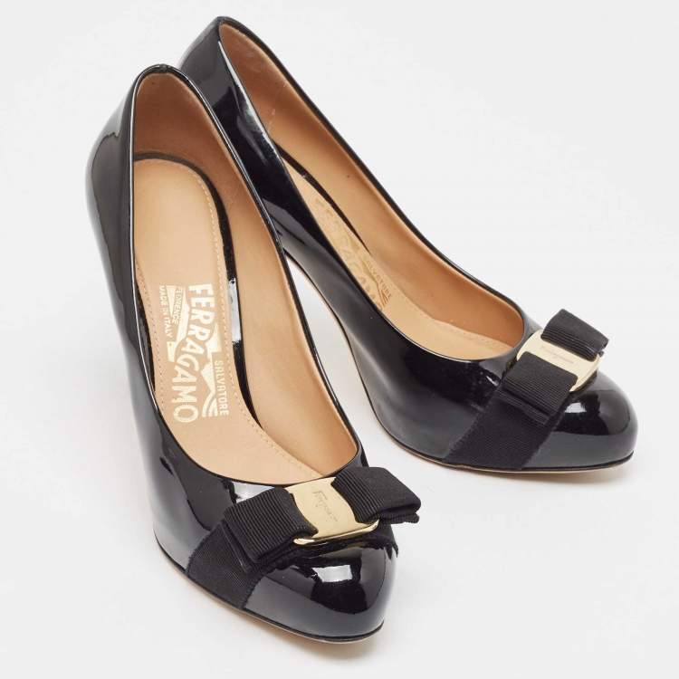 Pre Owned Salvatore Ferragamo Black Patent Leather Vara Bow Pumps Size 35