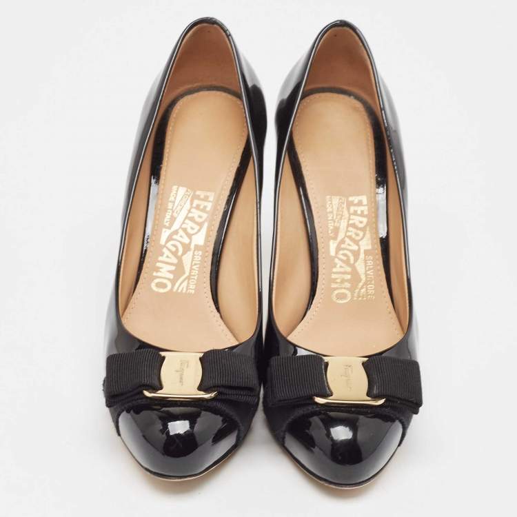 Pre Owned Salvatore Ferragamo Black Patent Leather Vara Bow Pumps Size 35