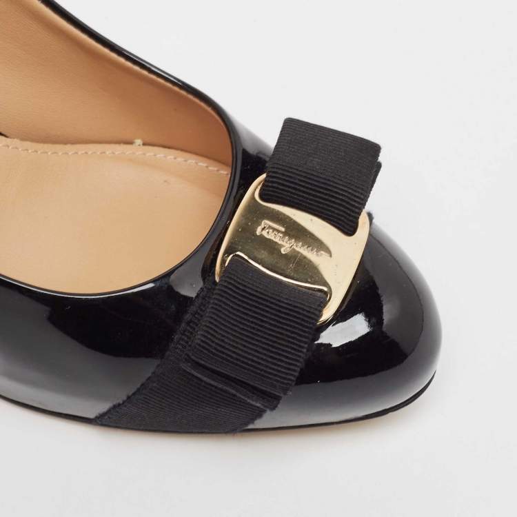 Pre Owned Salvatore Ferragamo Black Patent Leather Vara Bow Pumps Size 35