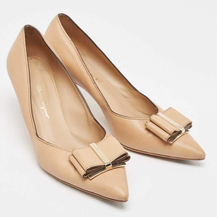 Pre Owned Salvatore Ferragamo Beige Leather Double Bow Pumps Size 39.5