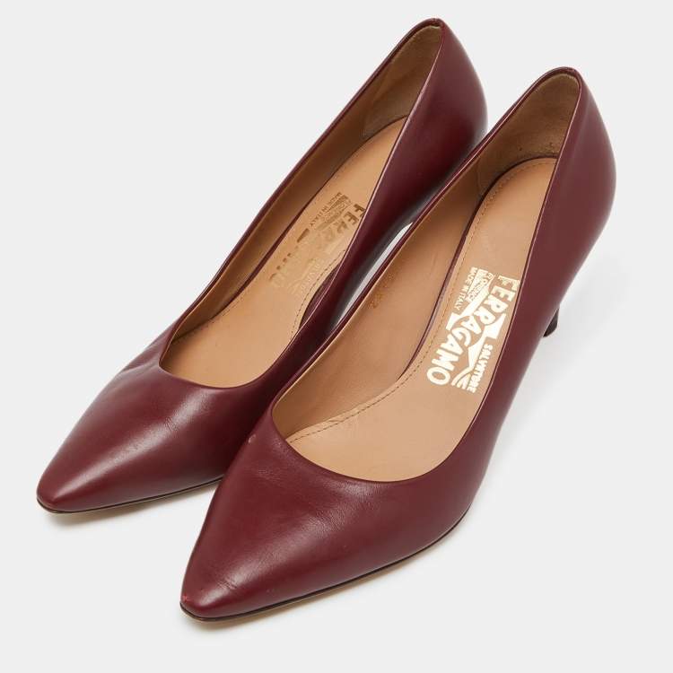 مملوكة مسبقًا Salvatore Ferragamo Red Leather Pumps Size 39