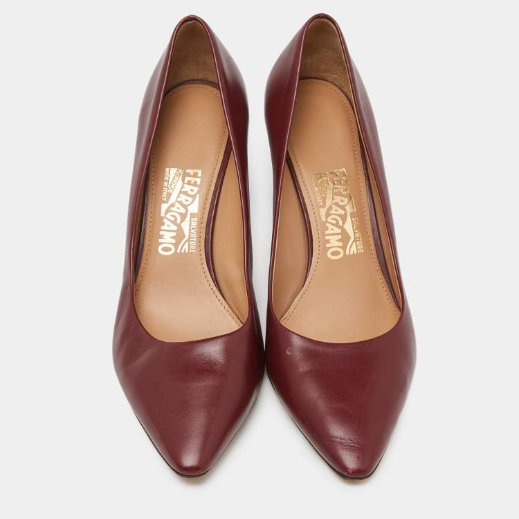 مملوكة مسبقًا Salvatore Ferragamo Red Leather Pumps Size 39