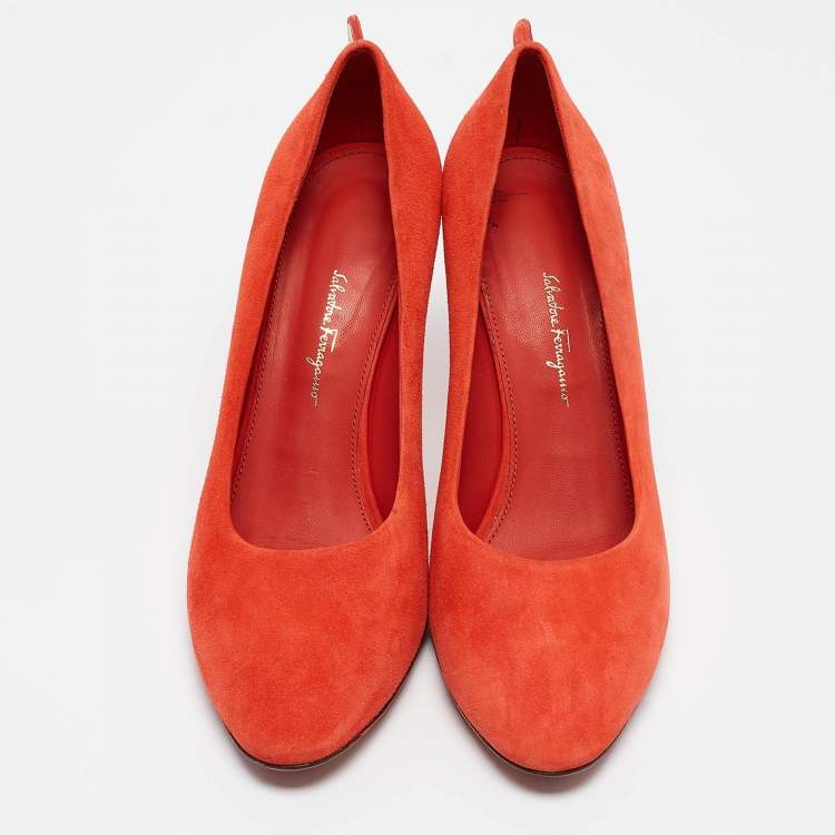 Pre Owned Salvatore Ferragamo Orange Suede Round Toe Pumps Size 40