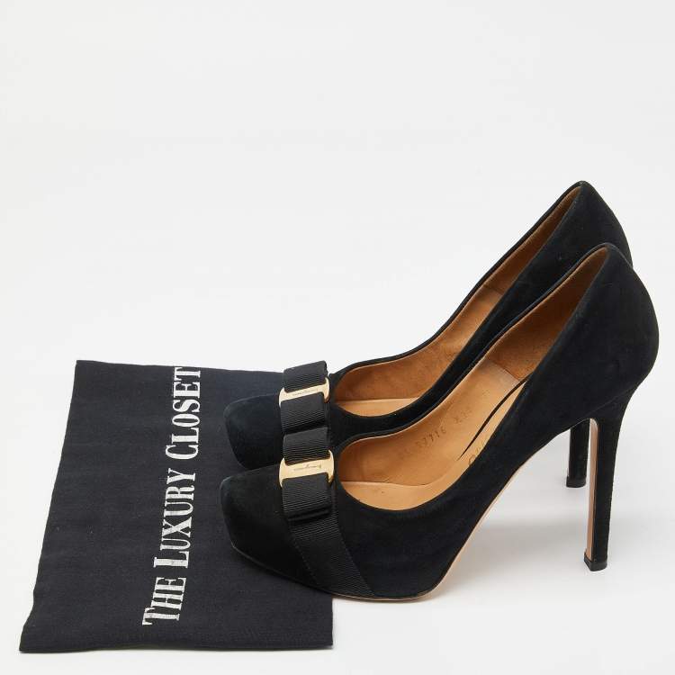 Pre Owned Salvatore Ferragamo Black Suede Carla Vara Bow Pumps Size 38