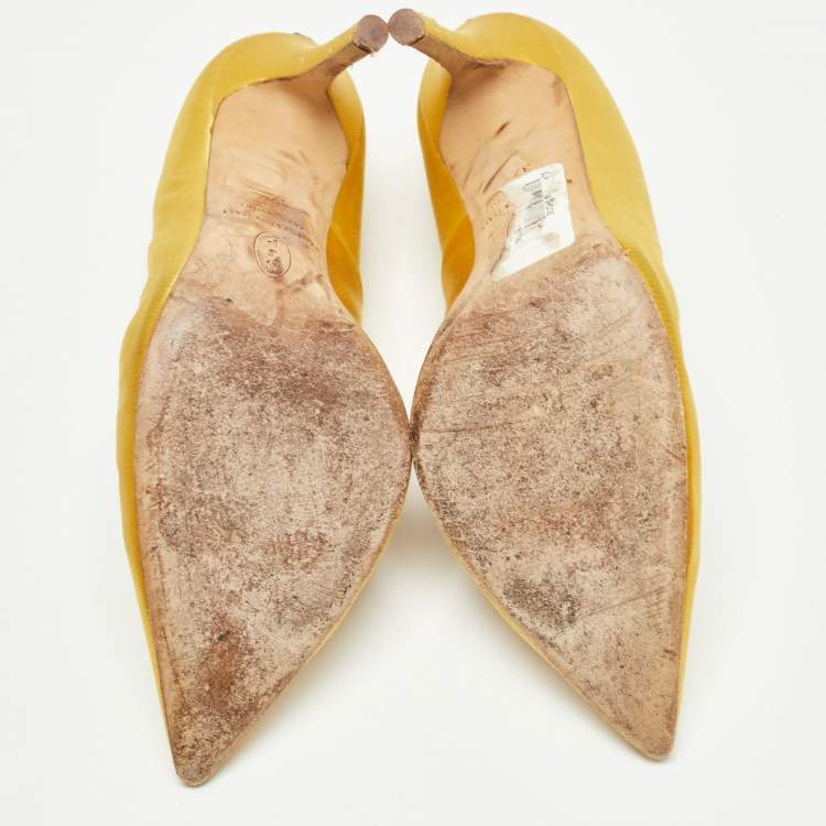 Pre Owned SJP Sarah Jessica Parker Yellow Satin Pointed Toe Pumps Size 37