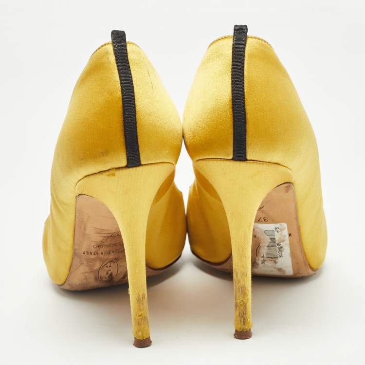 Pre Owned SJP Sarah Jessica Parker Yellow Satin Pointed Toe Pumps Size 37