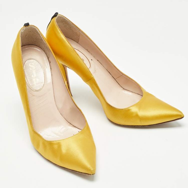 Pre Owned SJP Sarah Jessica Parker Yellow Satin Pointed Toe Pumps Size 37