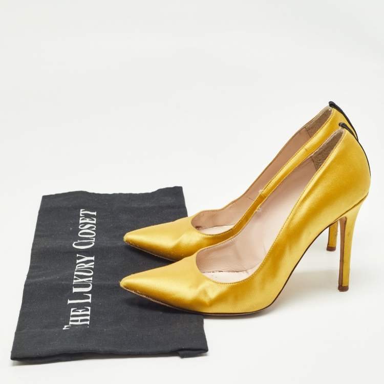 Pre Owned SJP Sarah Jessica Parker Yellow Satin Pointed Toe Pumps Size 37