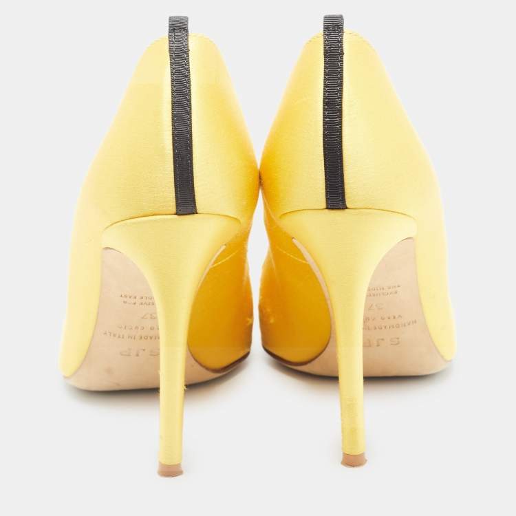 Pre Owned SJP Sarah Jessica Parker Yellow Satin Crystal Embellished Pumps Size 37