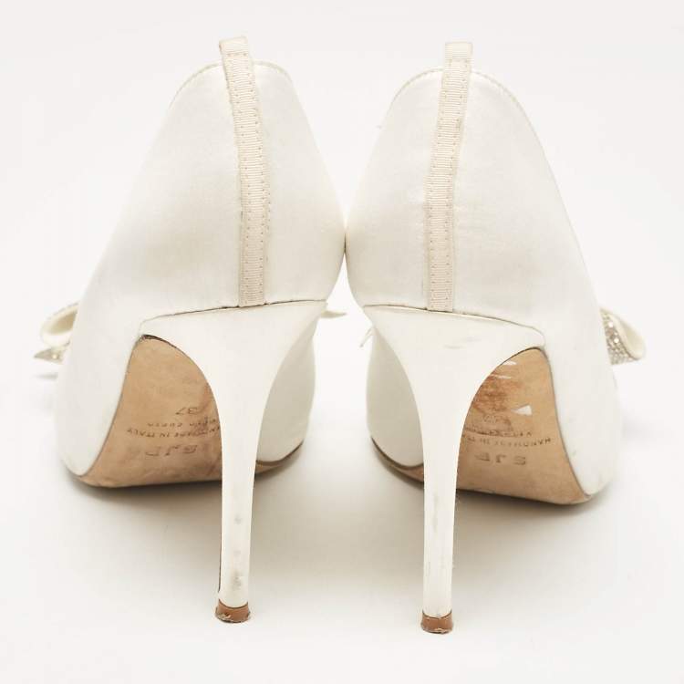 Pre Owned SJP Sarah Jessica Parker Off White Satin Samara Pumps Size 37