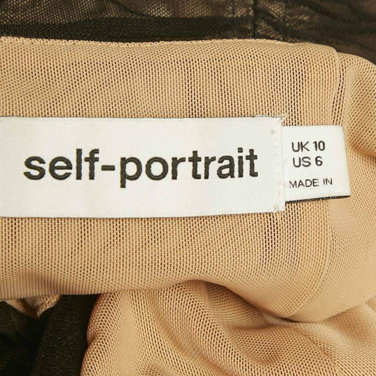 Pre Owned فستان سيلف - بورتريه ميدي سترابي أسود باور شبكة مقاس متوسط - ميديوم