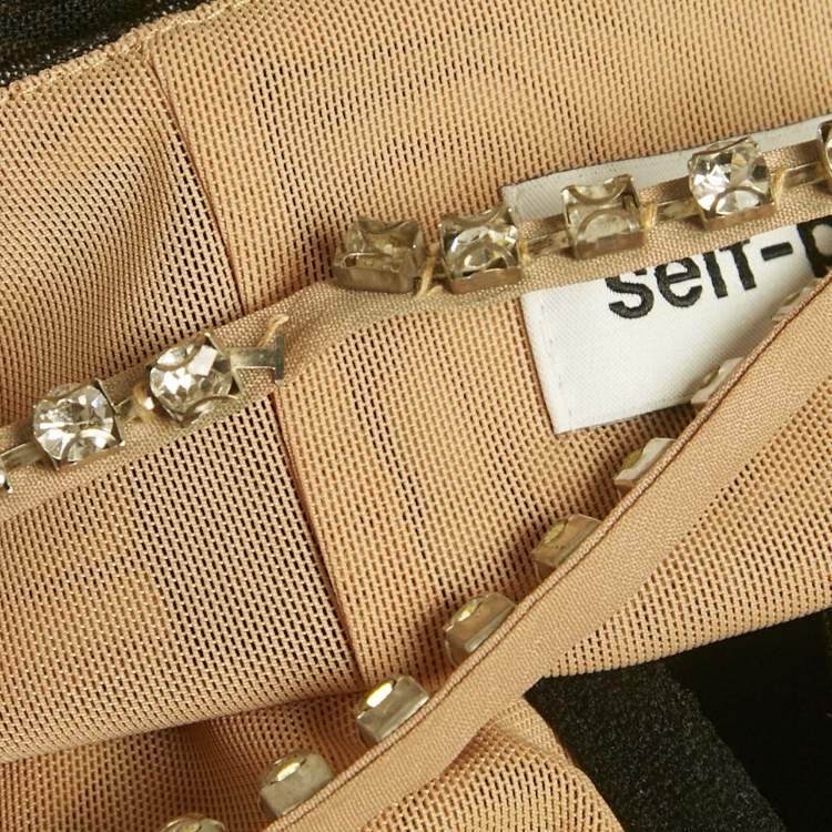 Pre Owned فستان سيلف - بورتريه ميدي سترابي أسود باور شبكة مقاس متوسط - ميديوم