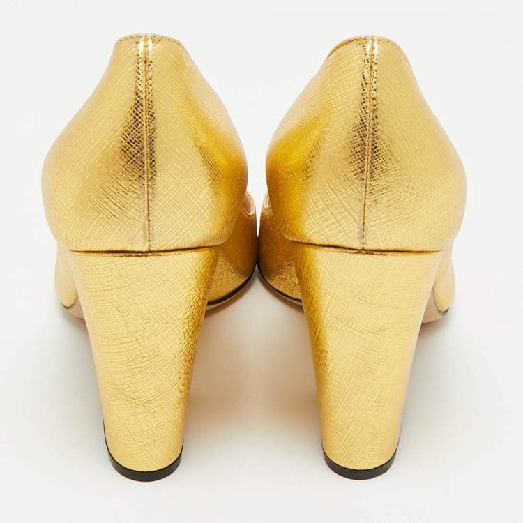 Pre Owned Sergio Rossi Gold Textured Leather Round Toe Pumps Size 36.5