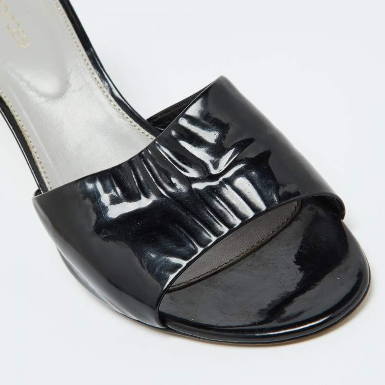 مملوكة مسبقًا Sergio Rossi Black Patent Leather Slide Sandals Size 40