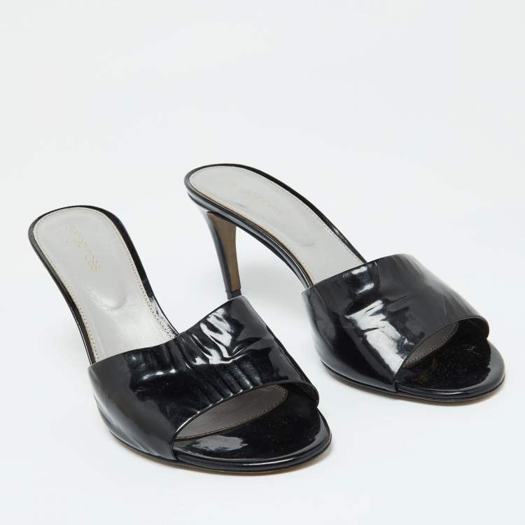 مملوكة مسبقًا Sergio Rossi Black Patent Leather Slide Sandals Size 40
