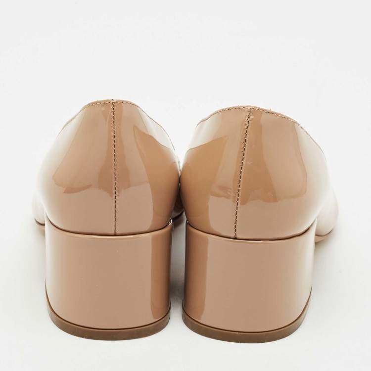 مملوكة مسبقًا Sergio Rossi Beige Patent Leather Block Heel Pumps Size 34.5