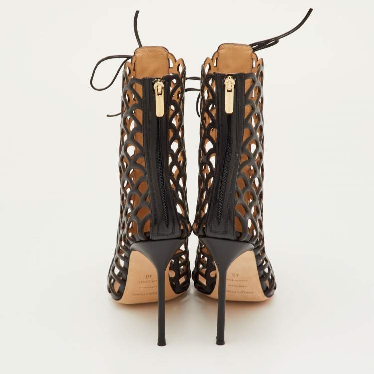 مملوكة مسبقًا Sergio Rossi Size 40 Black Leather Cut Out Lace Up Ankle Booties