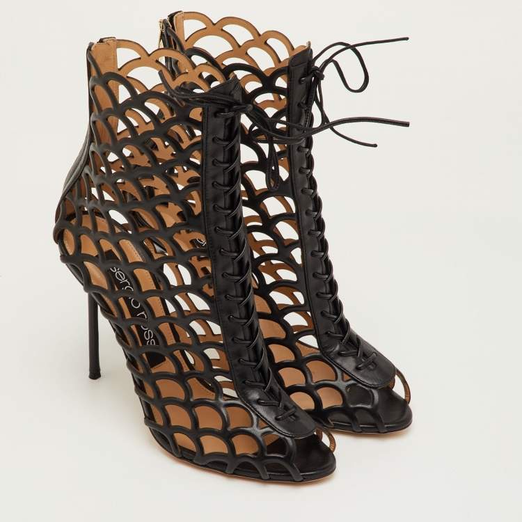 مملوكة مسبقًا Sergio Rossi Size 40 Black Leather Cut Out Lace Up Ankle Booties
