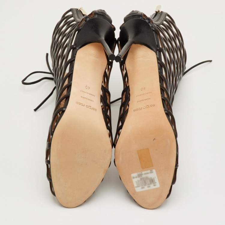 مملوكة مسبقًا Sergio Rossi Size 40 Black Leather Cut Out Lace Up Ankle Booties