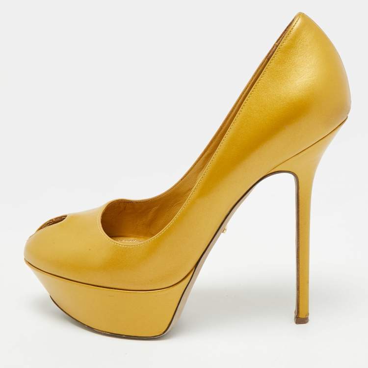 Pre Owned Sergio Rossi Size 38 Gold Leather Platform Pumps
