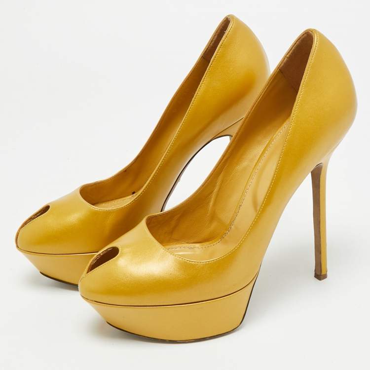 Pre Owned Sergio Rossi Size 38 Gold Leather Platform Pumps