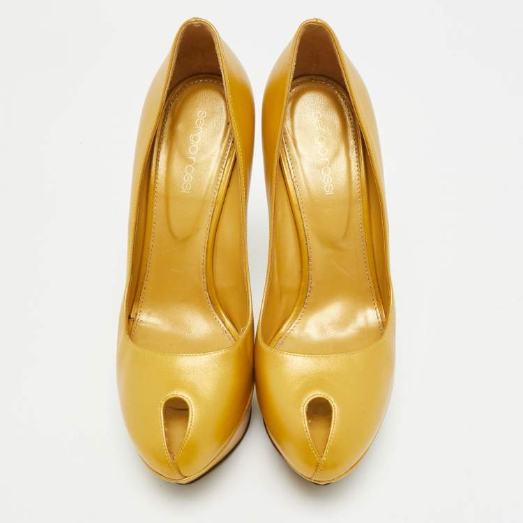Pre Owned Sergio Rossi Size 38 Gold Leather Platform Pumps