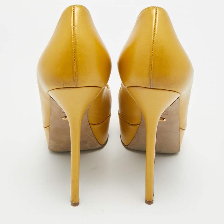 Pre Owned Sergio Rossi Size 38 Gold Leather Platform Pumps