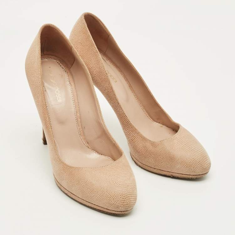 Pre Owned Sergio Rossi Size 39 Beige Texture Suede Round Toe Pumps
