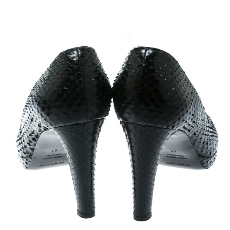 مملوكة مسبقًا Sergio Rossi Black Python Leather Peep Toe Pumps Size 41