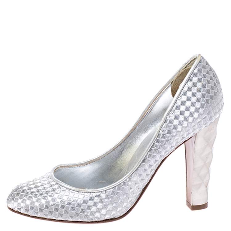 مملوكة مسبقًا Sergio Rossi Silver Metallic Holographic Leather Pumps Size 37